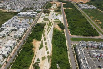 Residentes de Ciudad Juan Bosch denuncian falta de iluminación en parques desde hace más de un mes