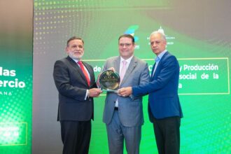 Cámara de Comercio de SFM reconoce a Eduardo Sanz Lovatón