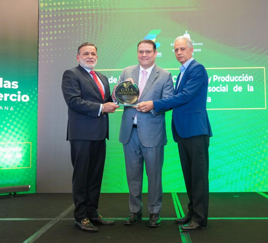 Cámara de Comercio de SFM reconoce a Eduardo Sanz Lovatón
