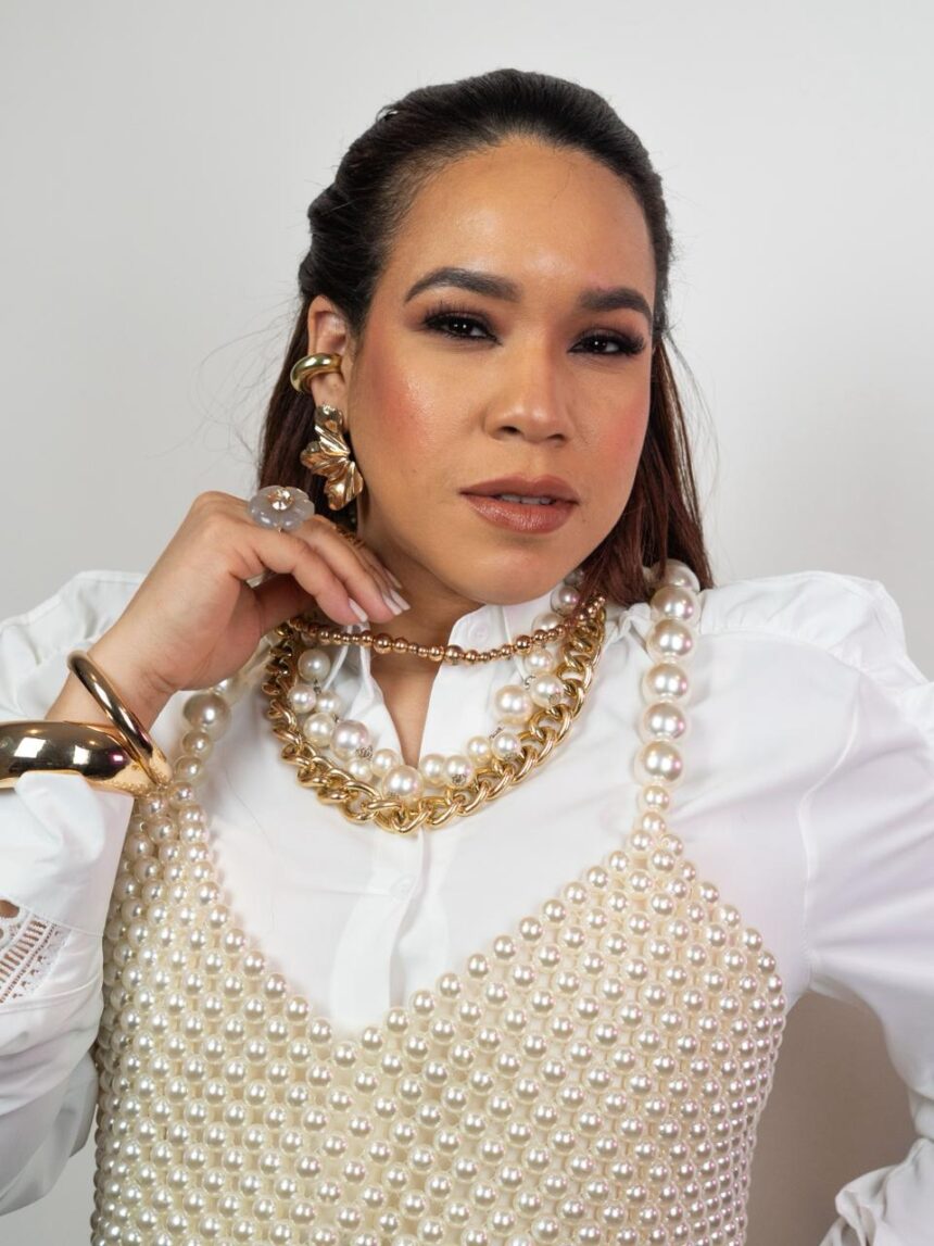 Elizabeth Téllez presenta “Receta de Oración” y promueve el crecimiento personal