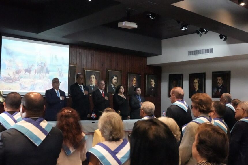 Instituto Duartiano juramenta nuevos miembros de honor y reafirma defensa de los símbolos patrios