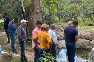 Director de CORAMON supervisa avances del nuevo acueducto y tanque de almacenamiento de Villa Sonador