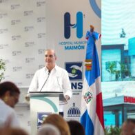 Abinader entrega renovado hospital de Maimón