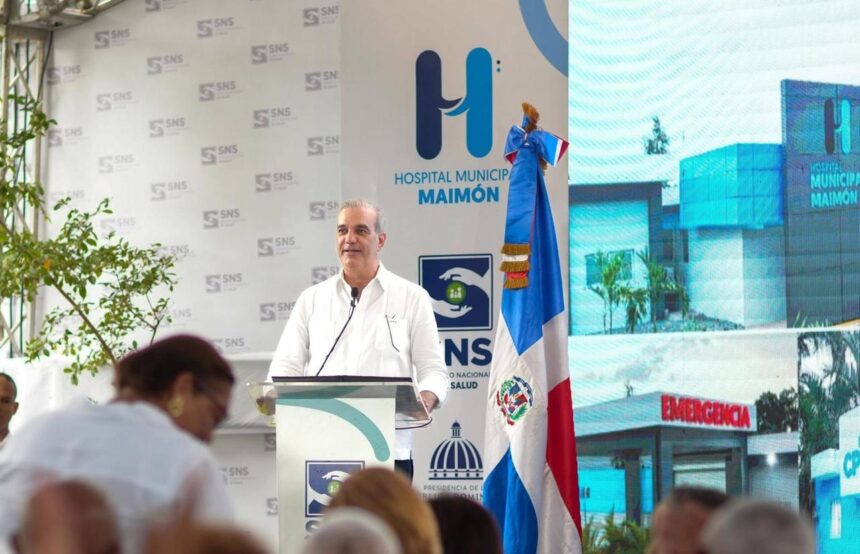 Abinader entrega renovado hospital de Maimón