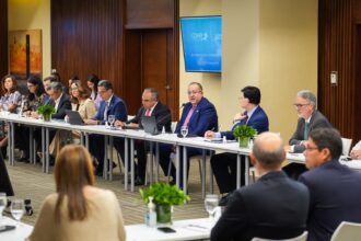 Magín junto a sectores productivos y sociales.