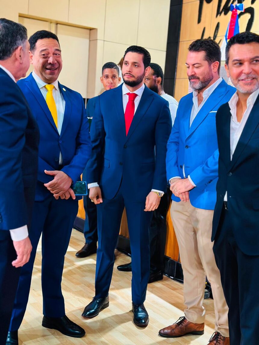 Alexander Rodríguez es reconocido en foro de urbanismo por su visión de desarrollo en La Otra Banda