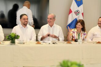 Abinader encabeza encuentro de Expo Acero con líderes de la industria en Santiago