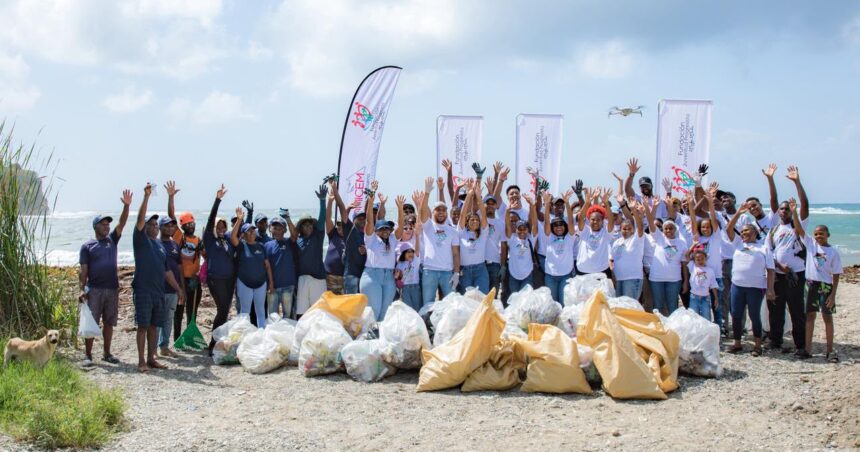Jornada de limpieza en Playa Najayo reúne más de 120 voluntarios por el Día Mundial de los Océanos en San Cristóbal