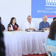Abinader exhorta a estudiantes a prepararse en inglés, tecnología y valores para alcanzar el éxito