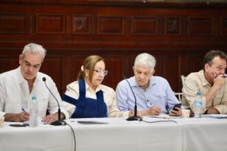 Presidente Abinader se reúne con líderes comunitarios y evalúa avances de obras clave en Santiago