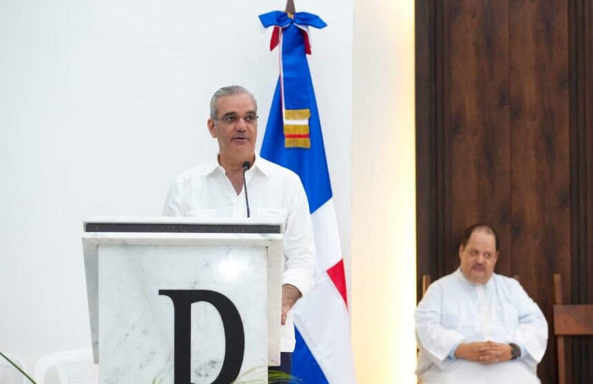 Presidente Luis Abinader inaugura la Cuasi Parroquia San Benito Abad en Santiago