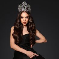 Crismar Echavarría: la voz de la diáspora que rompe estereotipos y aspira a la corona de Miss Grand RD