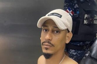 Se entrega joven señalado por la muerte de agente policial en Nagua