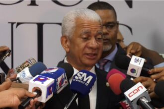 Ricardo de los Santos valora plan de paz entre EE.UU. e Irán y defiende propuesta fiscal del Gobierno