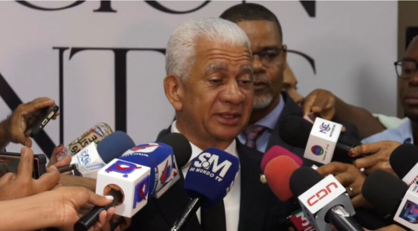 Ricardo de los Santos valora plan de paz entre EE.UU. e Irán y defiende propuesta fiscal del Gobierno