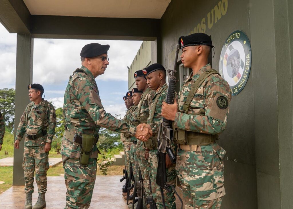 Comandante del Ejército supervisa puestos fronterizos y refuerza vigilancia en la frontera sur