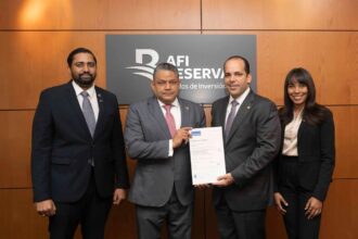 Marbel Güilamo, director de Cumplimiento Ético, Anticorrupción y Antisoborno; Heirony Castro, vicepresidente de Cumplimiento; Leandro Villanueva, vicepresidente ejecutivo de AFI Reservas, y Carolina Germán, gerente de Cumplimiento de la entidad.