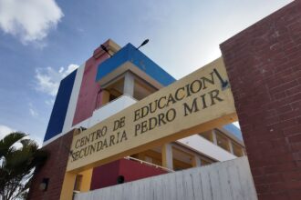 Comunidad educativa de centro en artes Pedro Mir reclama nombramiento de director tras un año sin titular