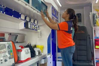 Gobernación entrega ambulancia a la Defensa Civil de Santiago