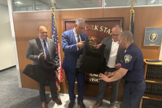 Nueva York dona 849 chalecos antibalas a la Policía Nacional y la DNCD