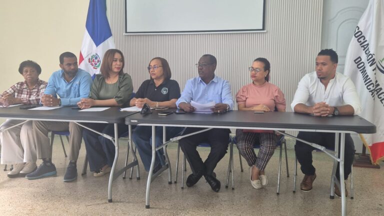 Gremios del sector salud solicitan al presidente Luis Abinader reunión urgente