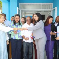 Senadora Lía Díaz entrega remozado Centro de Salud en Sábana Yegua