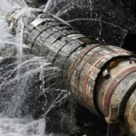 Rotura de tubería deja sin agua potable a varias comunidades en Barahona