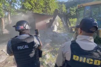 DNCD desmantela punto de drogas y derriba vivienda usada para microtráfico en Guayabal