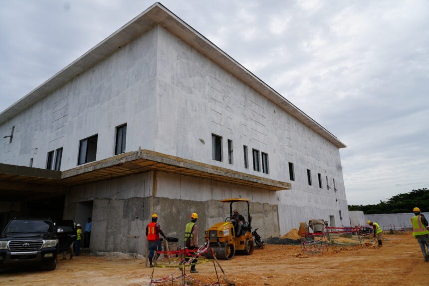 Hospital de Nisibón se encuentra a un 85% de ejecución; Ministro Ito Bisonó supervisa construcción