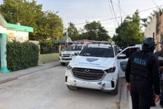 Policía recupera vehículo robado en Punta Cana y arresta a hombre durante operativo en Villa Hermosa