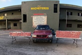 Decomisan 50,000 cigarrillos ocultos en compartimento secreto durante operativo en Santiago Rodríguez