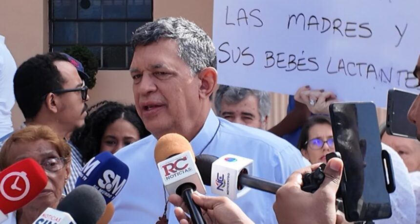 Sacerdote respalda eliminación del protocolo migratorio en hospitales y denuncia presuntos abusos