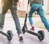 Menores de 15 años no podrán manejar patinetas eléctricas en España