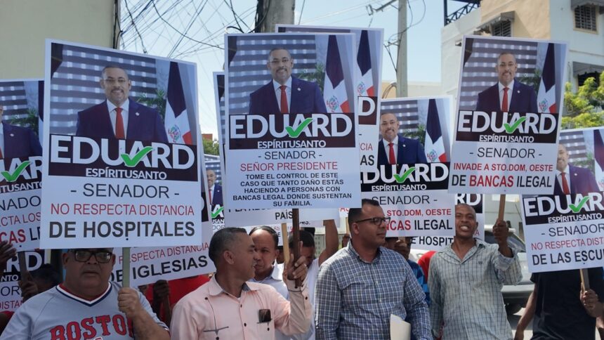 ASOBALSO denuncia proliferación de bancas ilegales en SDO y señala a senador Espíritu Santo