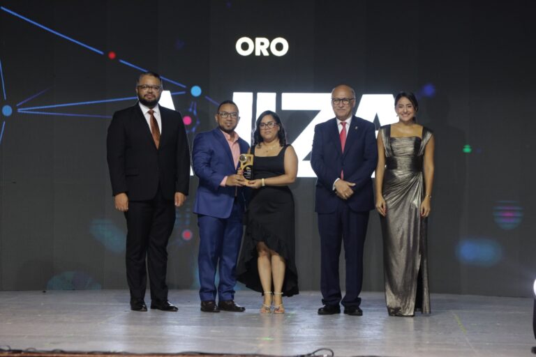 Ajiza Agroindustrial recibe premio Oro en reconocimiento a la calidad del sector privado