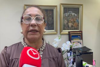 Gobernadora Rosa Santos felicita a Último Minuto por sus cinco años y destaca su compromiso con la verdad y la objetividad.