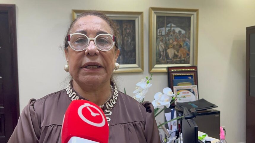Gobernadora Rosa Santos felicita a Último Minuto por sus cinco años y destaca su compromiso con la verdad y la objetividad.