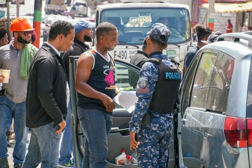 Ayuntamiento de Los Alcarrizos realiza operativo de recuperación de espacios públicos y fiscalización vehicular