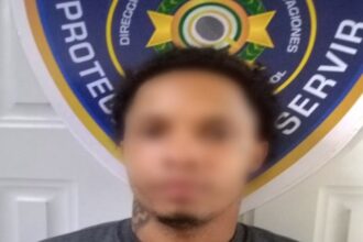 PN pone a disposición de la justicia un hombre buscado por disparar contra agentes en La Romana