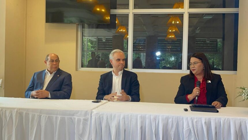Gobierno impulsa reforma educativa y abre consulta nacional para rediseñar todo el sistema de enseñanza en Santiago