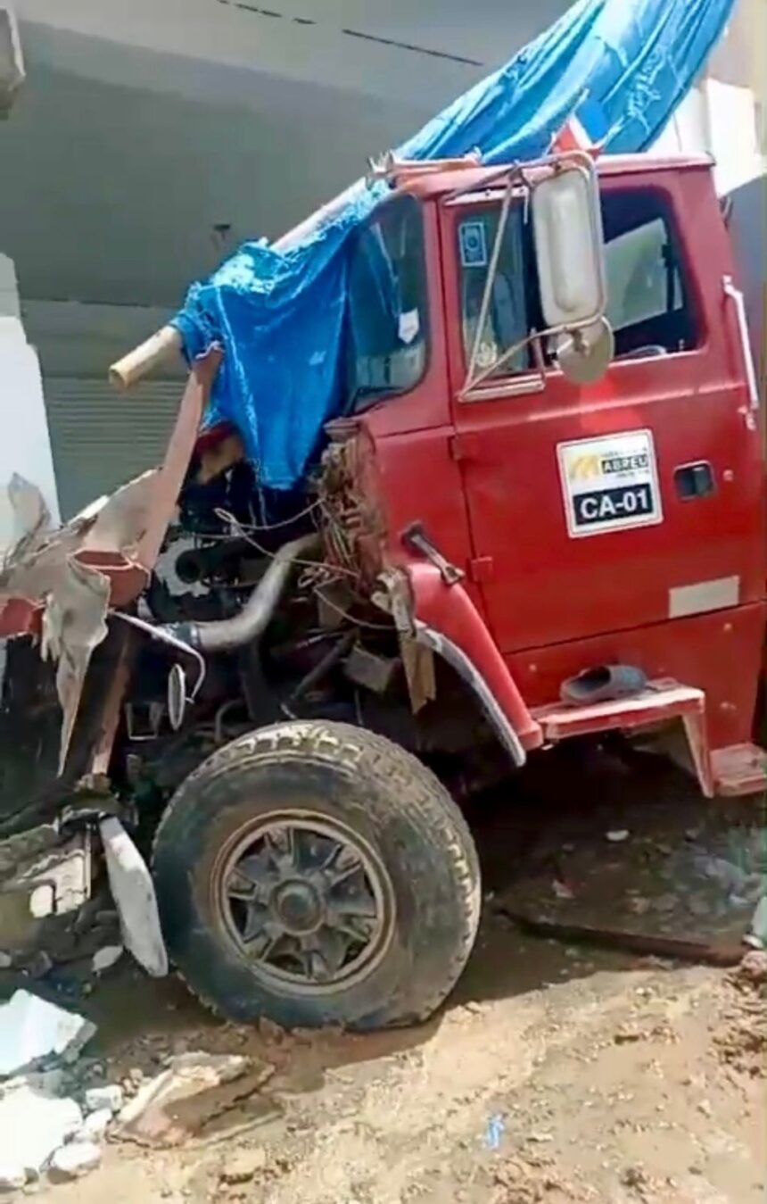 Maestro de ebanistería fallece tras ser impactado por camión de agua en Barrio Blanco, Jarabacoa
