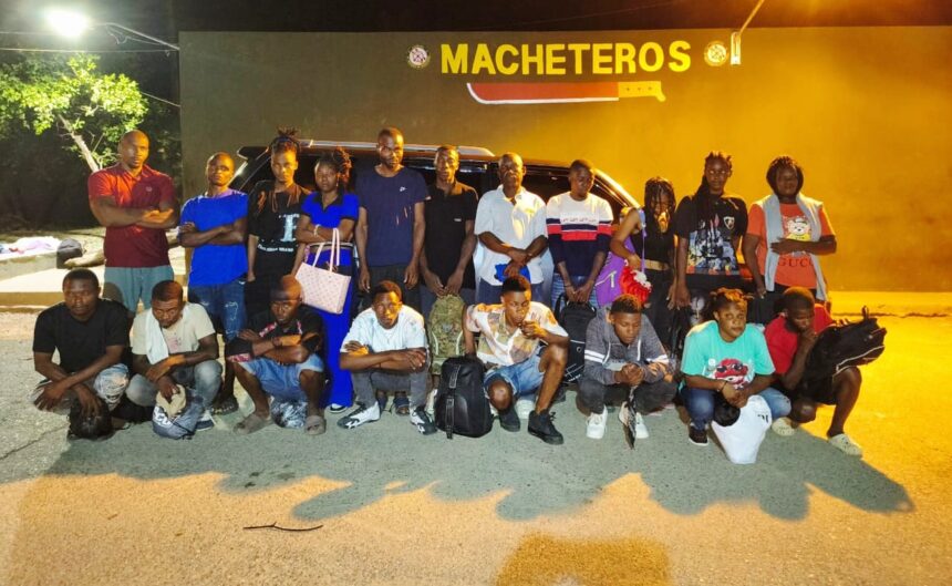 Ejército persigue a presunto traficante y detiene a 20 haitianos indocumentados en Santiago Rodríguez
