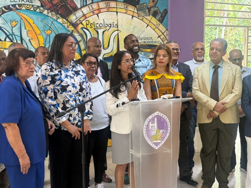 Ana Ureña suma respaldo de Eunice Vicioso y fortalece candidatura al Decanato de Humanidades - UASD