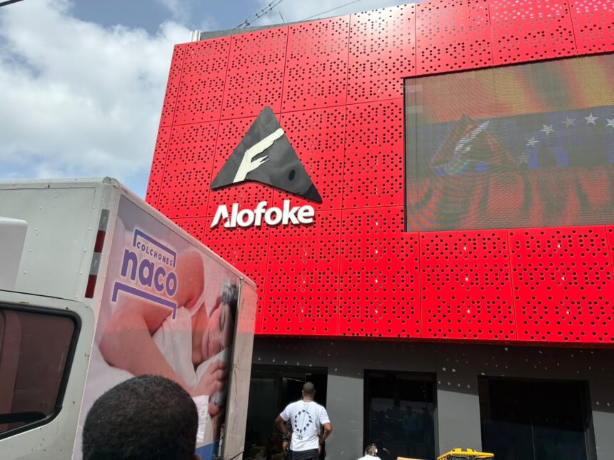 Crece la solidaridad: cientos acuden al Edificio Rojo para ayudar a Venezuela