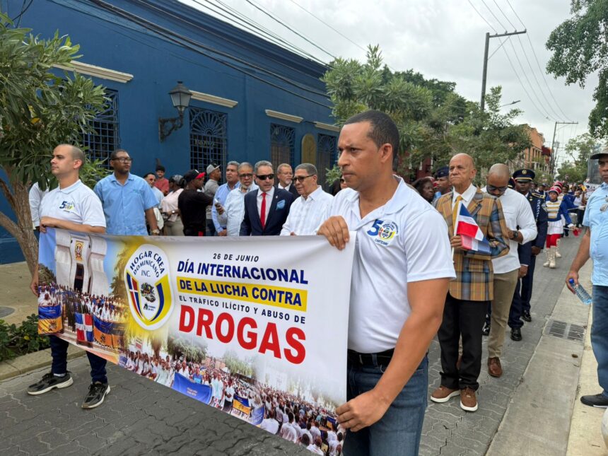 Hogar Crea realiza multitudinaria marcha contra las drogas y pide reformar la Ley 50-88