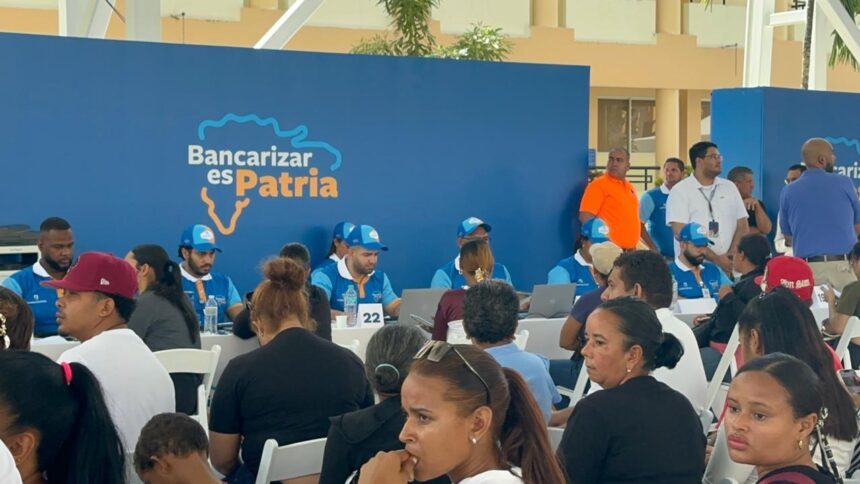 Ciudadanos valoran primera jornada de bancarización en San Francisco de Macorís por facilitar el acceso al sistema financiero