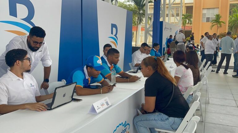 Banreservas impulsa la inclusión financiera con jornada de bancarización en San Francisco de Macorís