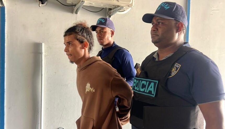 Trasladan desde Haití a “El Pollito”, acusado de matar de un disparo a su amigo durante una fiesta de cumpleaños en Santiago