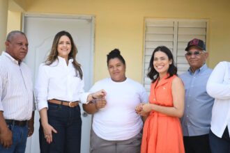 MIVHED devuelve dignidad y tranquilidad a familias afectadas por incendio en Batey Maguaca, Monte Cristi