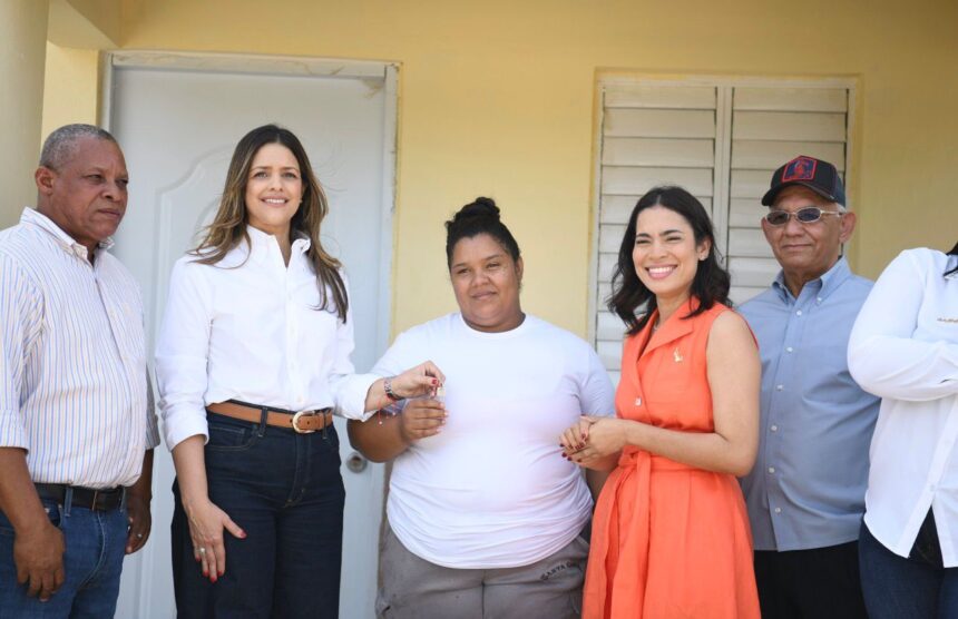 MIVHED devuelve dignidad y tranquilidad a familias afectadas por incendio en Batey Maguaca, Monte Cristi
